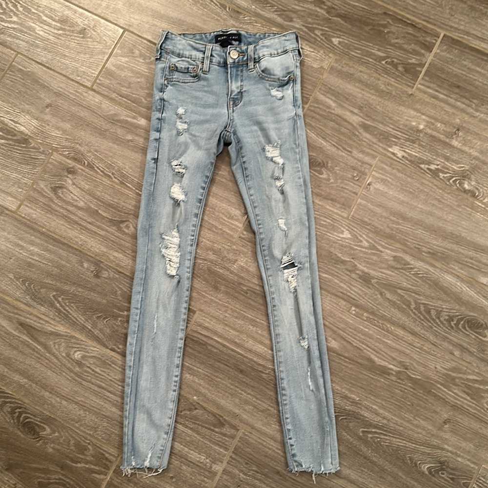 Women’s Aeropostale size 0 low rise jegging light wash destroyed stretchy jeans